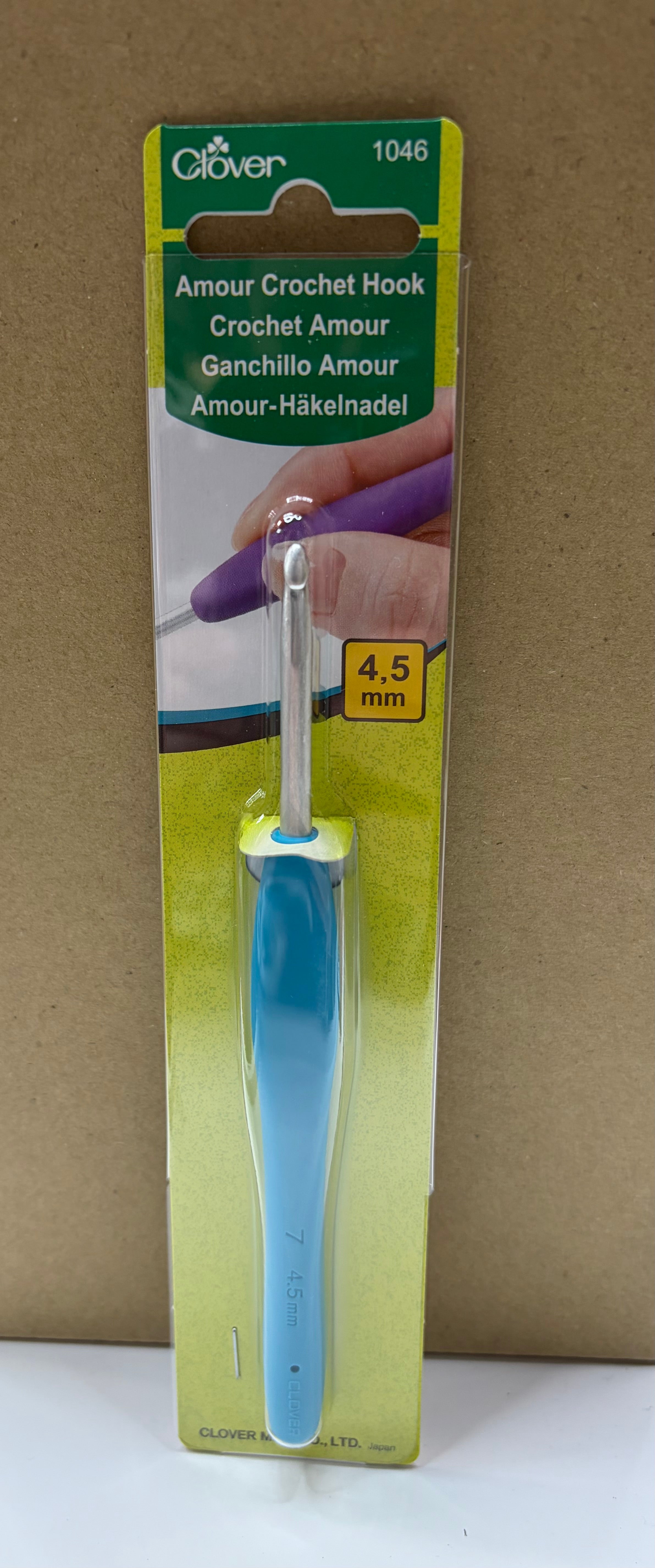 Clover Amour Crochet Hook - Varying Sizes