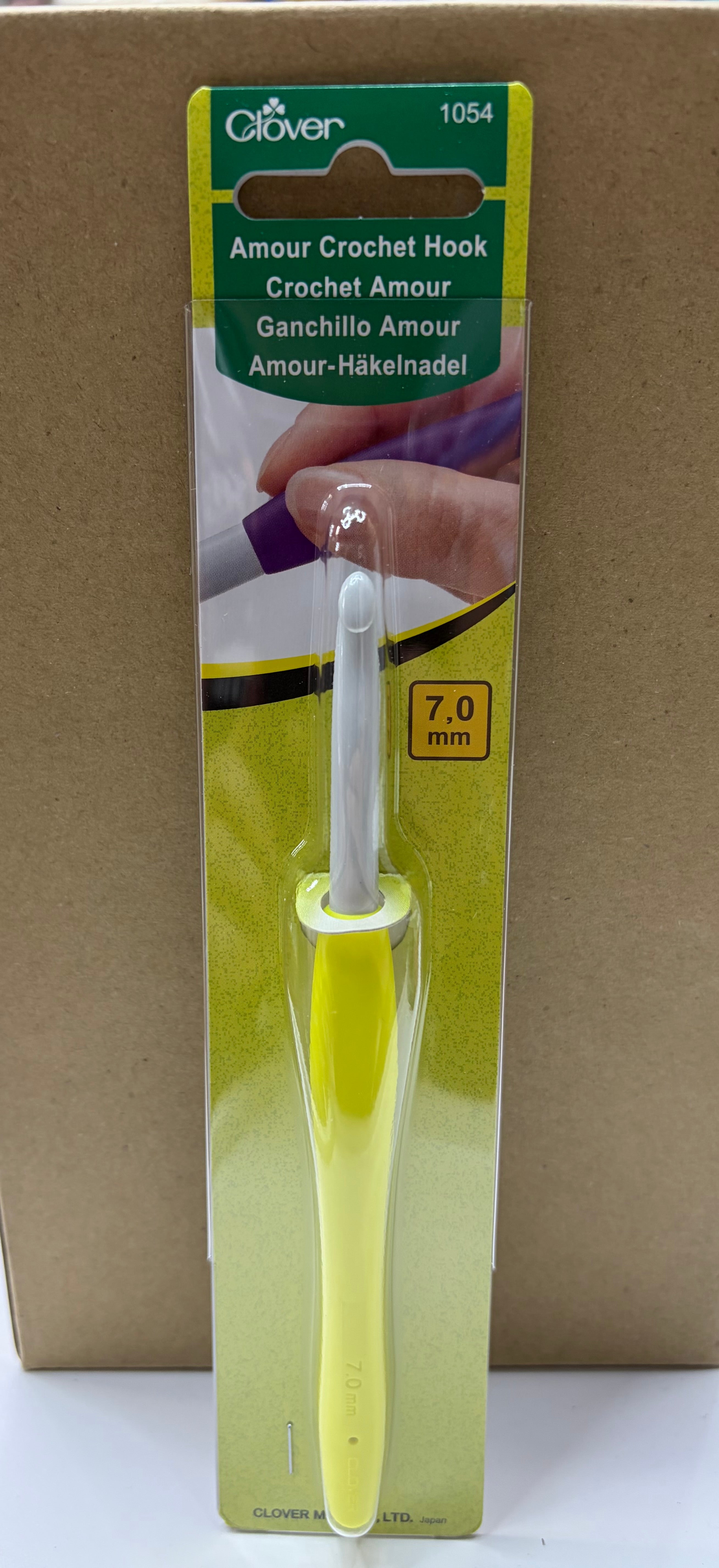 Clover Amour Crochet Hook - Varying Sizes