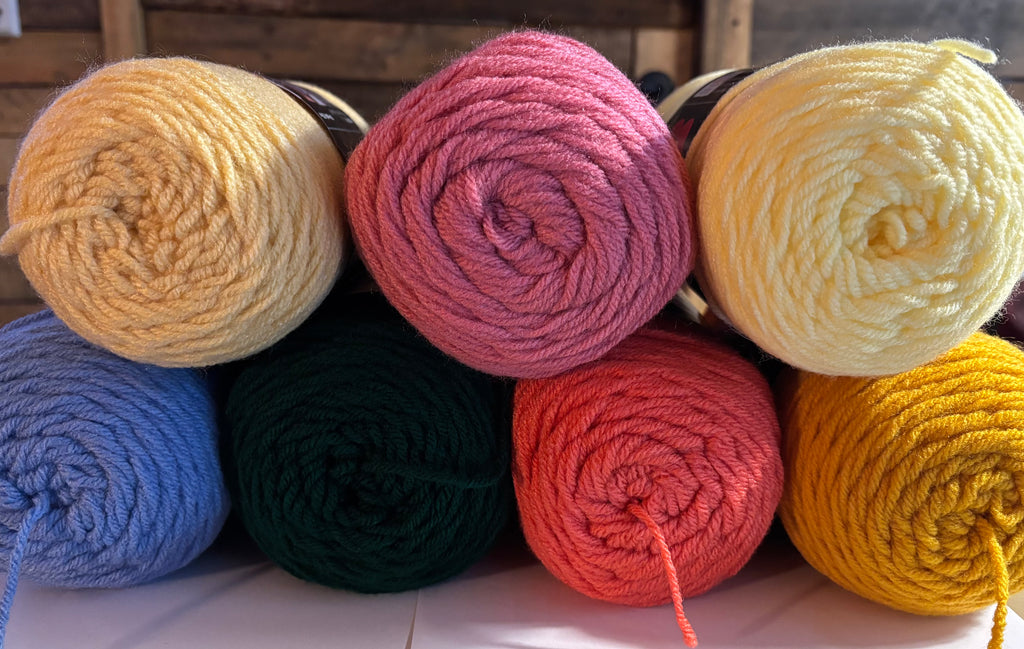 Red Heart Super Saver Yarn Solid Colours 198g (7oz) 333m (364yd)