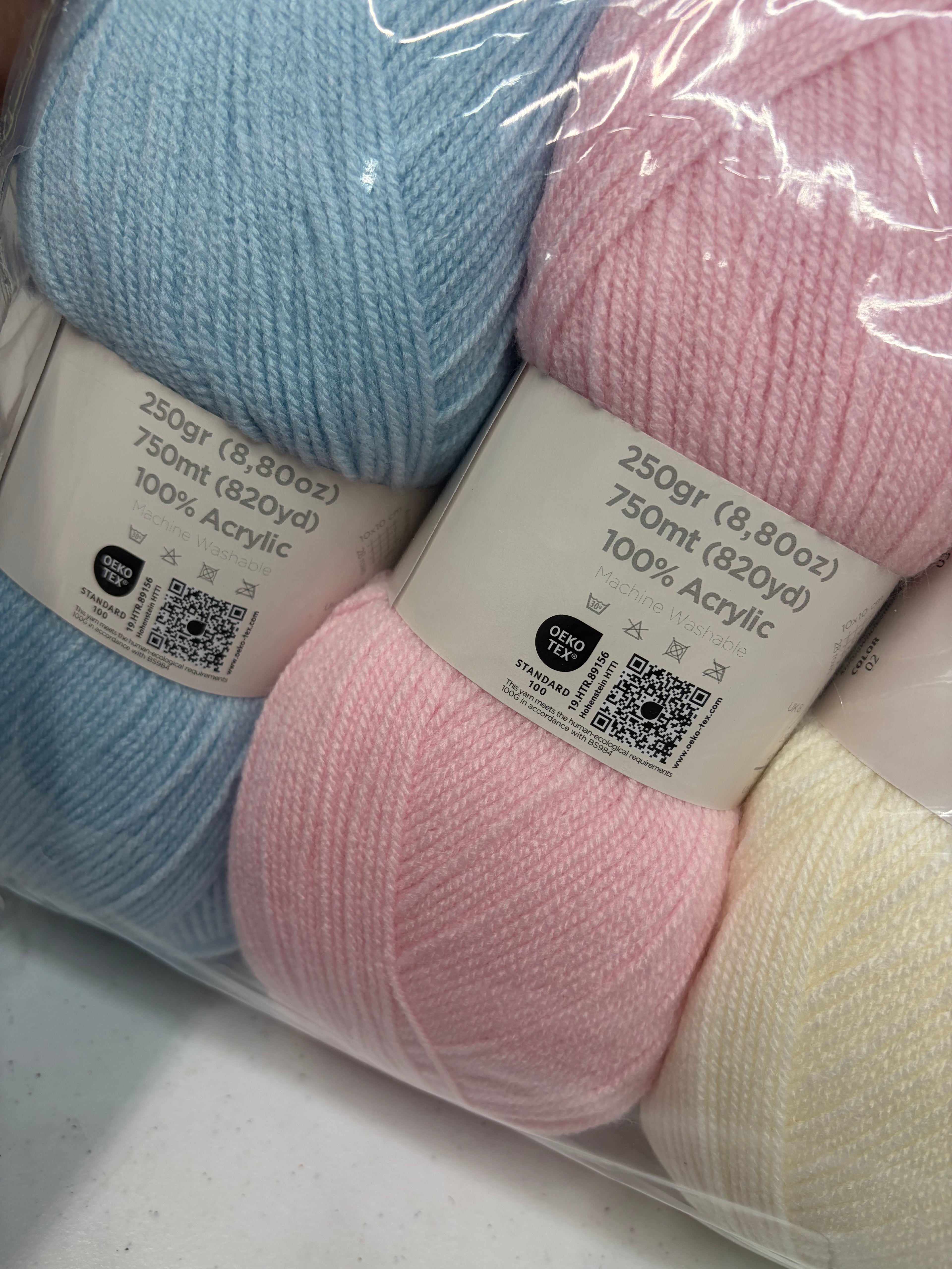 Knitco Baby Super Soft DK 4 x 250g -750m 100% acrylic Knitting crochet yarn